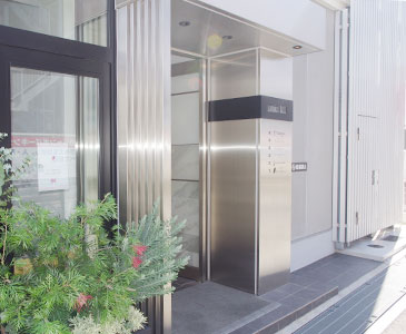 ビル入口 ビル入口