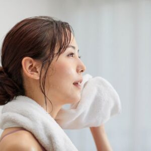 医療脱毛で汗腺に影響はある？汗が増えたように感じる理由と注意点